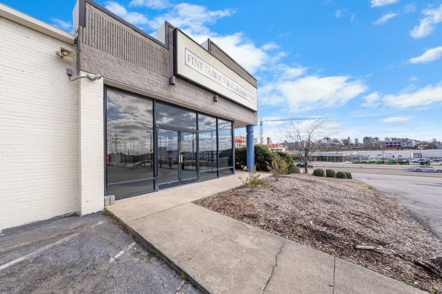 More Photos Of 3742 Durham Chapel Hill Blvd, Durham Showroom For Lease