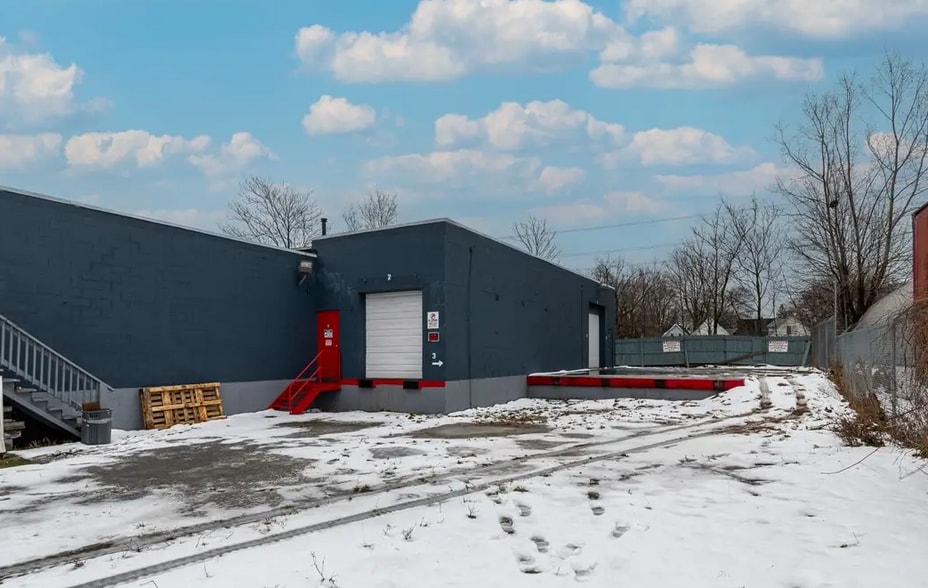 More Photos Of 395 Maple St, Rochester Office For Sale