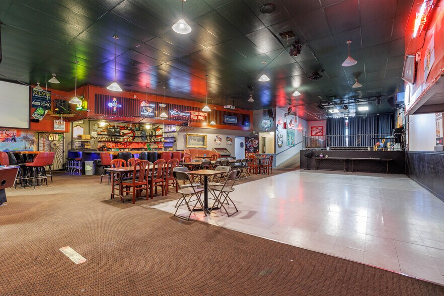 More Photos Of 149 E Main St, Hermiston Bar For Lease