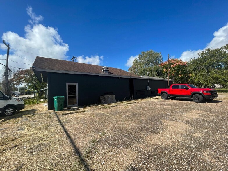 More Photos Of 1916 Cedar Dr, La Marque Restaurant For Lease