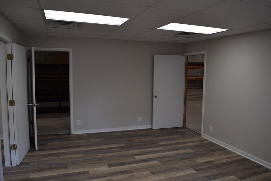 More Photos Of 4329 Emerson St, Jacksonville Warehouse For Lease
