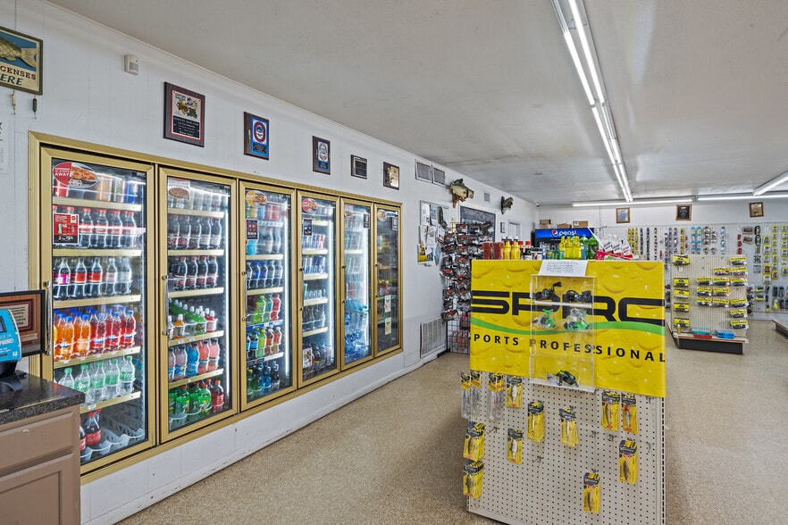 More Photos Of 3035 TX-154, Quitman Marina For Sale