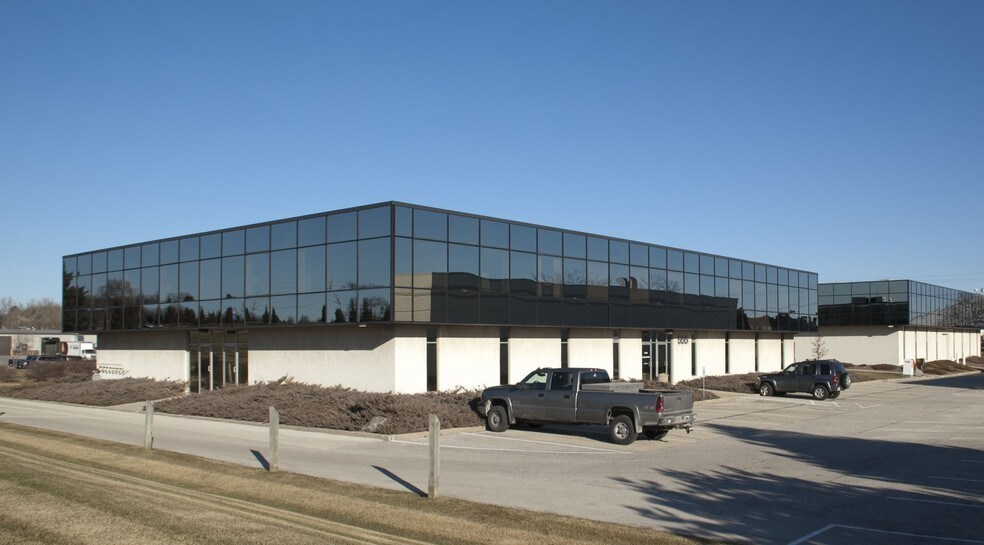 More Photos Of 555 S Industrial Dr, Hartland Office For Lease