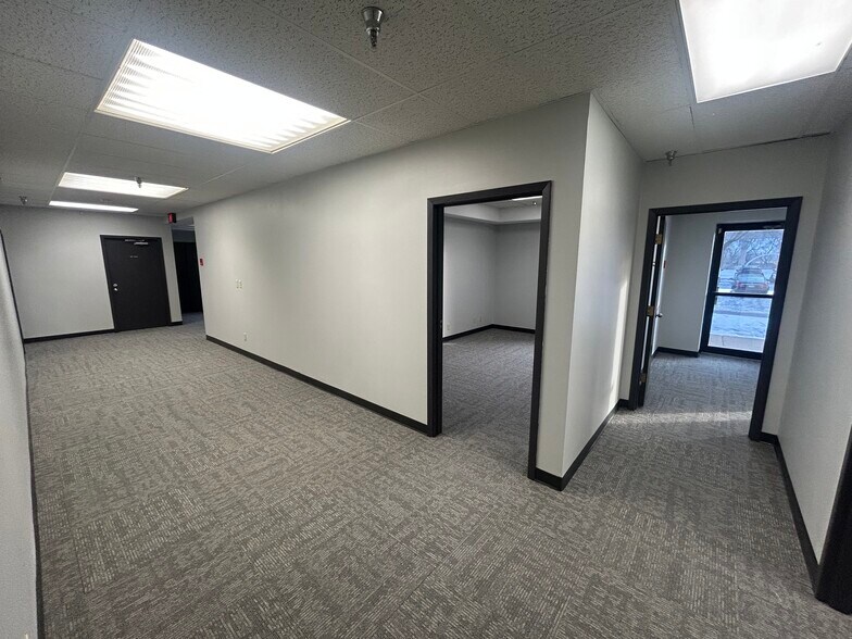 More Photos Of 11501-11555 K Tel Dr, Minnetonka Showroom For Lease