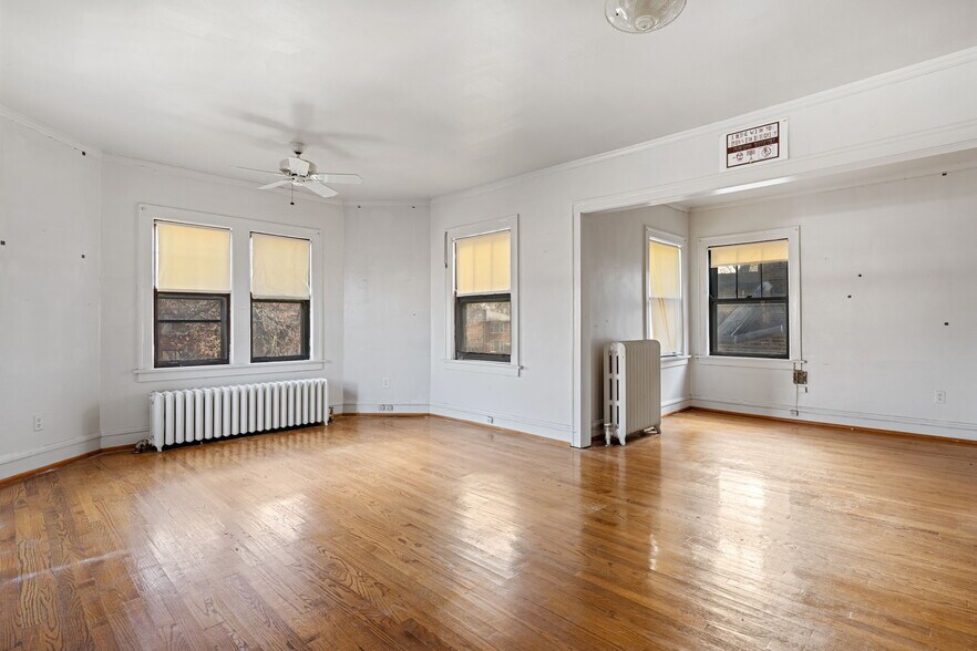 More Photos Of 318 E 74th St, Chicago Specialty For Sale