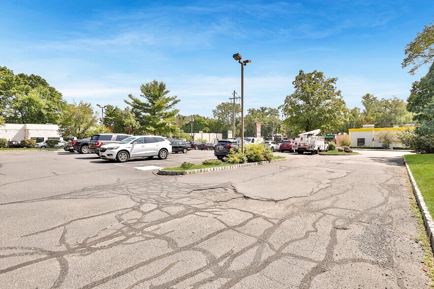 More Photos Of 27 N Middletown Rd, Nanuet Freestanding For Lease