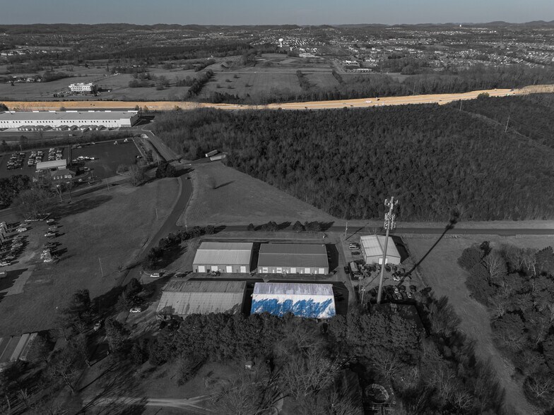 More Photos Of 3710 John Lunn Rd, Spring Hill Flex For Lease