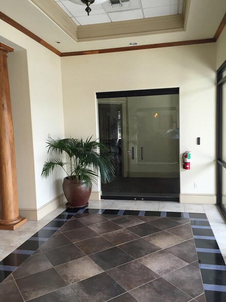 More Photos Of 3977 Coffee Rd, Bakersfield Office For Lease