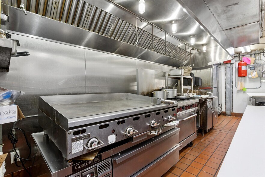 More Photos Of 1370 S Military Hwy, Chesapeake Restaurant For Sale