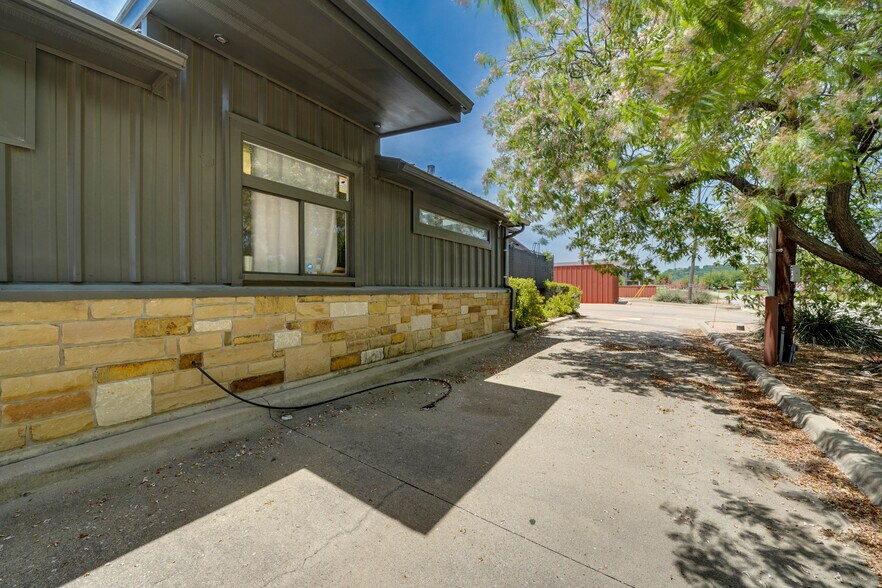 More Photos Of 215 NE 27th Ave, Mineral Wells Restaurant For Sale