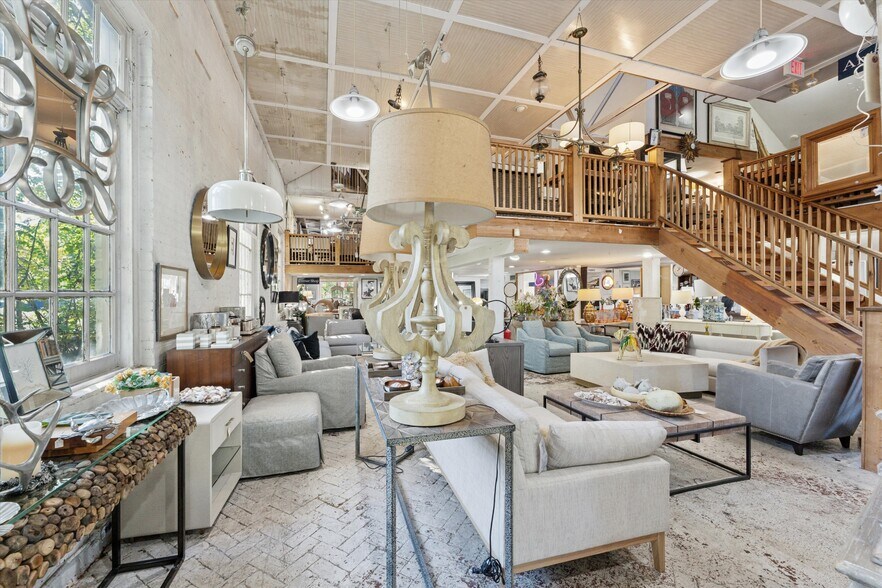 More Photos Of 53 N Sea Rd, Southampton Freestanding For Sale