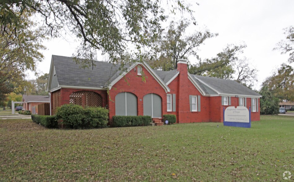 More Photos Of 1500 W Abram St, Arlington Medical For Sale