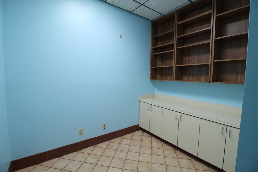 More Photos Of 16125 Cairnway Dr, Houston Medical For Lease