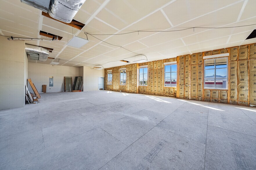 More Photos Of 4801 Biddle Rd, Central Point Office For Lease