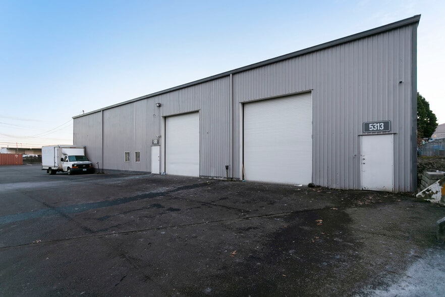 More Photos Of 5301-5303 NE 105th Ave, Portland Unknown For Lease
