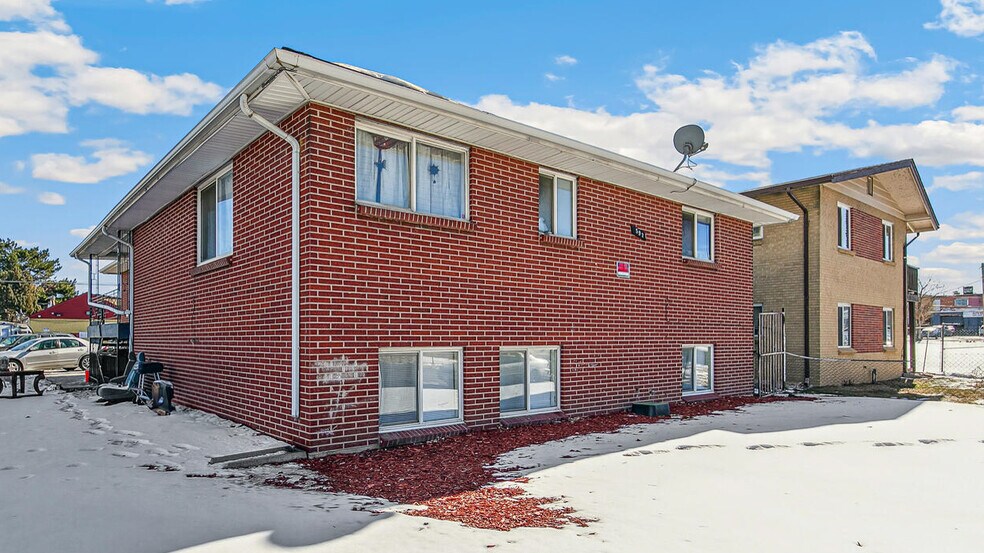 More Photos Of 1592 Lansing St, Aurora Apartments For Sale