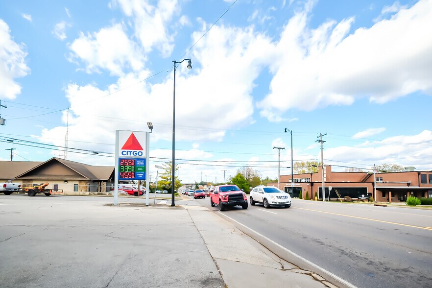 More Photos Of 605 S Washington St, Maryville Convenience Store For Sale