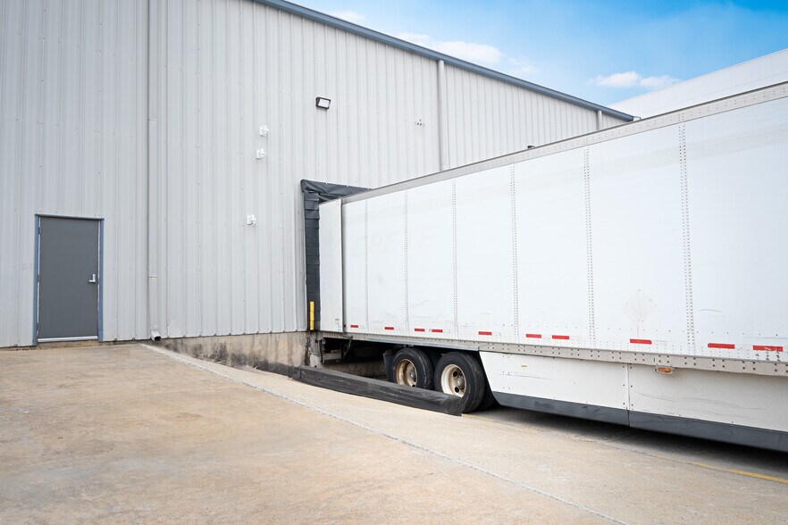 More Photos Of 475 Oberlin Ave S, Lakewood Warehouse For Lease