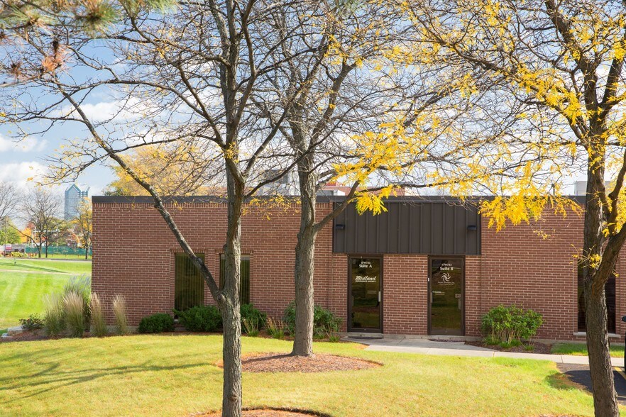 More Photos Of 17W695-17W745 Butterfield Rd, Oakbrook Terrace Office For Lease