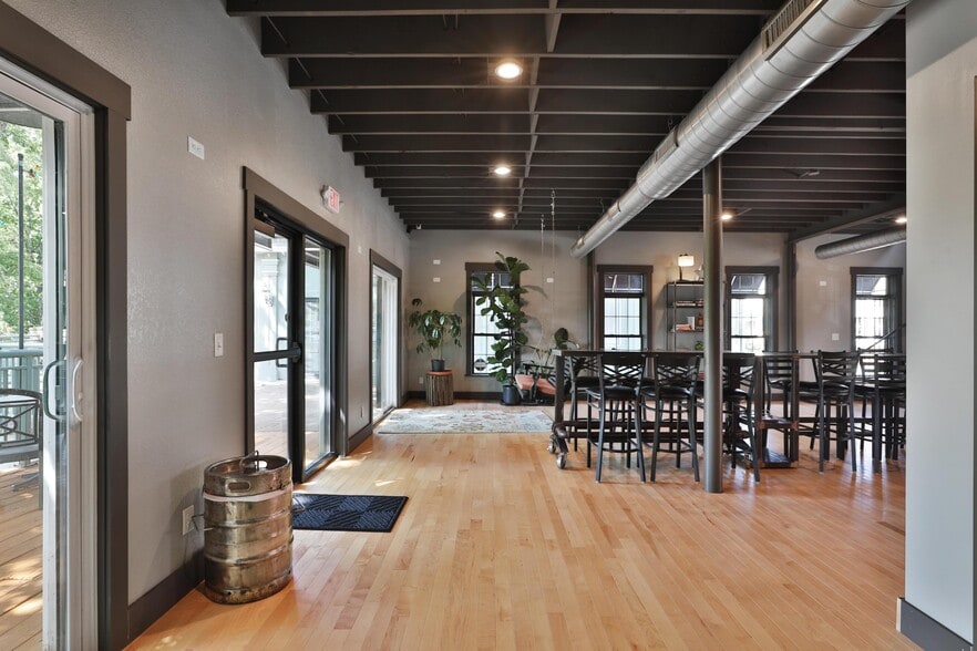 More Photos Of 57 Mill St, Columbus Storefront For Sale