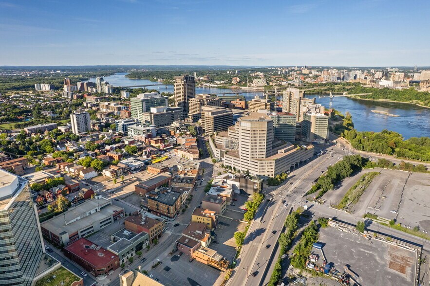 More Photos Of 70 Prom Du Portage, Gatineau Restaurant For Lease