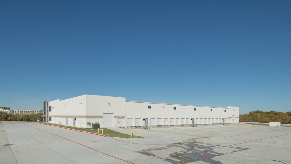 More Photos Of 3193 Bass Pro Dr, Grapevine Distribution For Lease