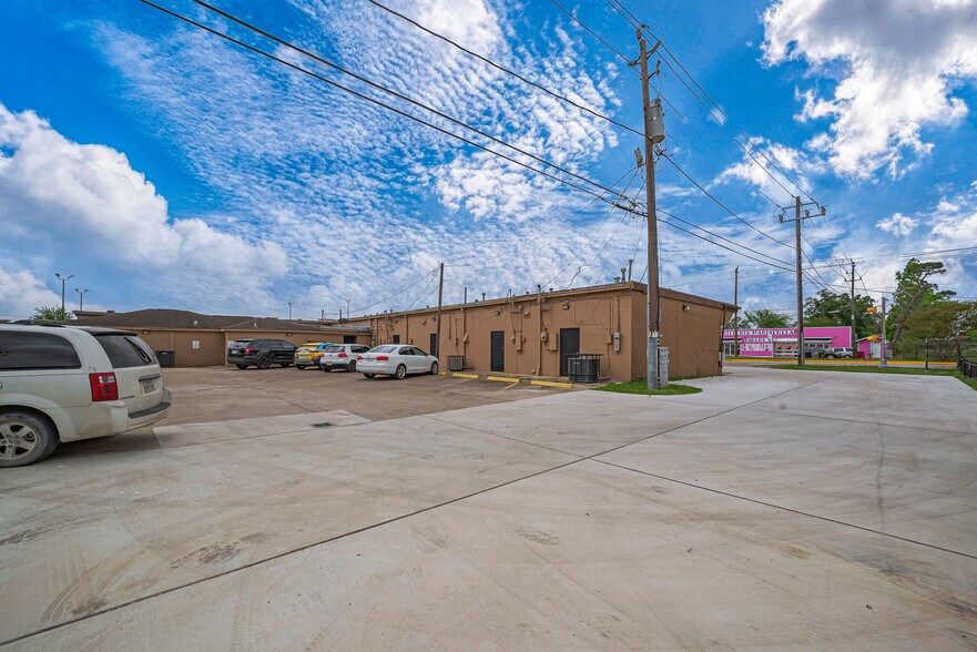 More Photos Of 500-509 Uvalde Rd, Houston Storefront Retail Office For Lease