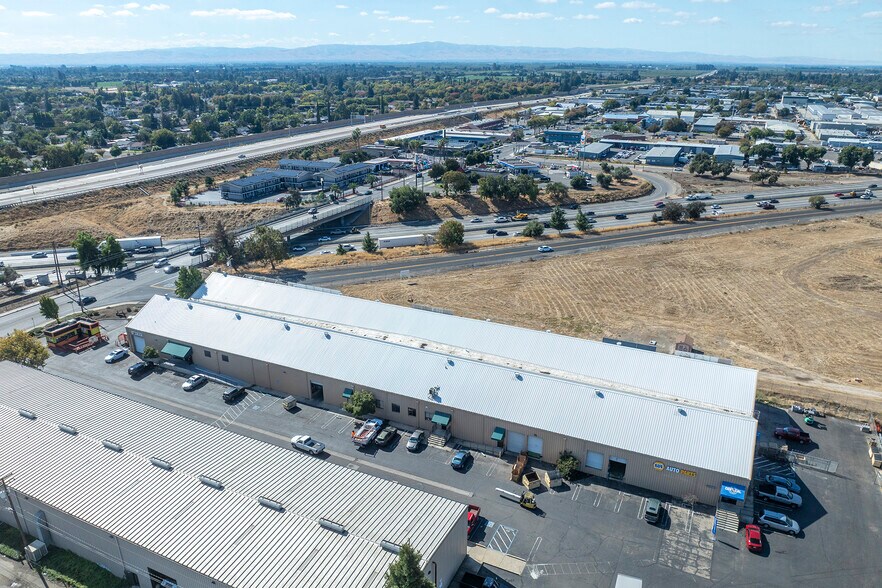 More Photos Of 615-621 Kansas Ave, Modesto Light Distribution For Lease