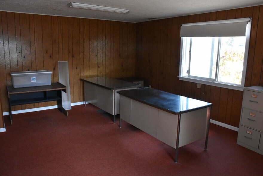 More Photos Of 136 Smith st, Cochranton Industrial For Sale