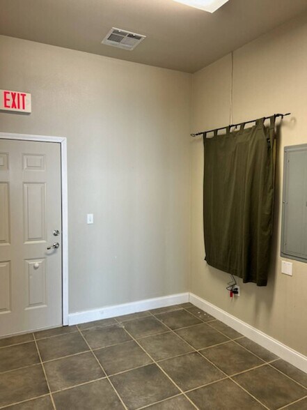 More Photos Of 4240 Berryhill Rd, Milton Self Storage For Lease
