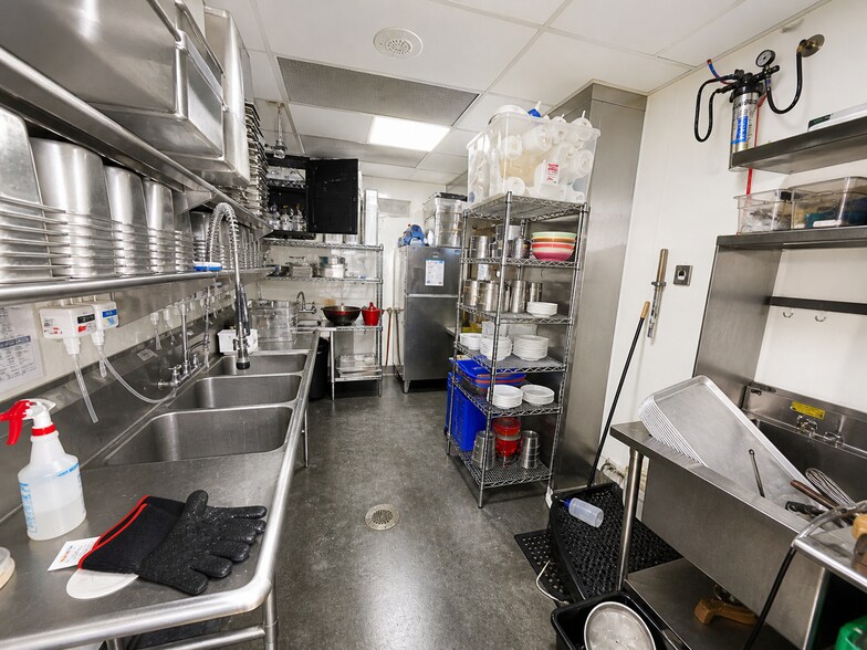 More Photos Of 829 Broadway, Santa Monica Freestanding For Lease