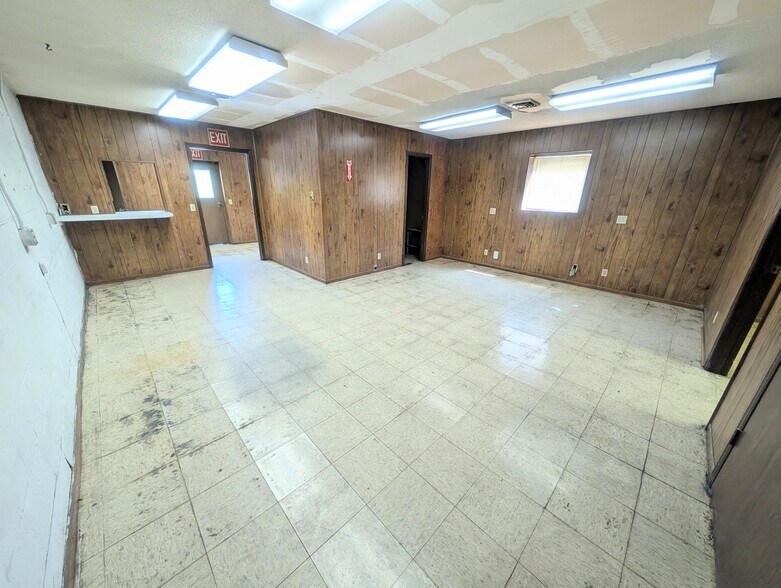 More Photos Of 501 Main, Gas Specialty For Sale