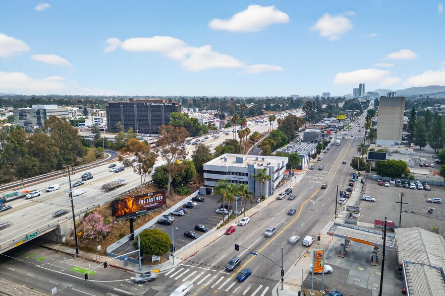 More Photos Of 10999 Riverside Dr, North Hollywood Loft Creative Space For Lease