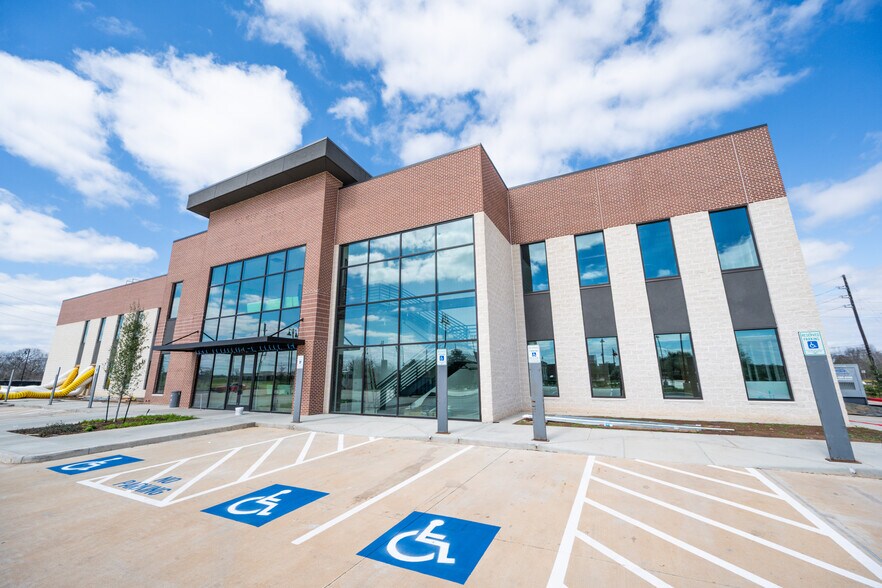 More Photos Of 8102 Highway 6, Missouri City Medical For Lease