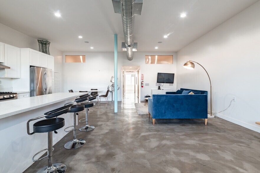 More Photos Of 5655 E Beverly Blvd, Los Angeles General Retail For Lease
