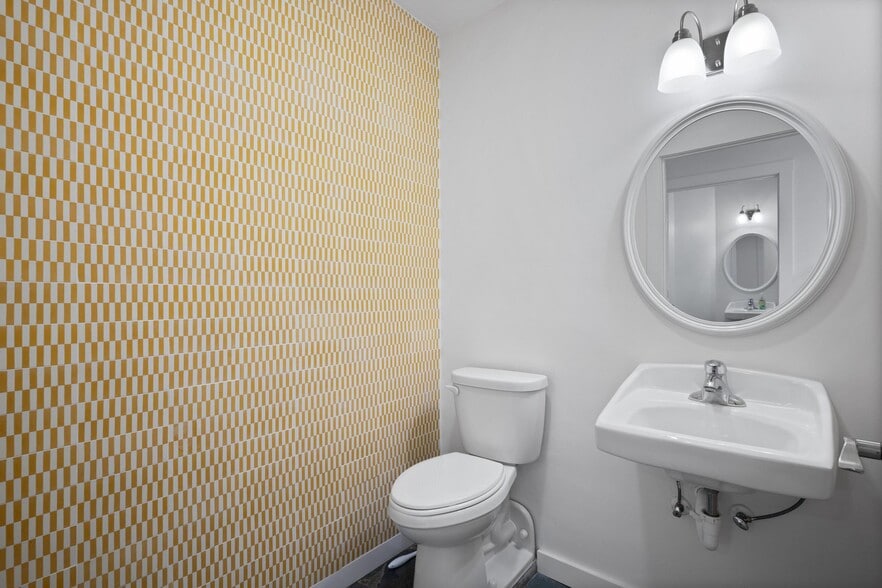 More Photos Of 810 Dodecanese Blvd, Tarpon Springs Marina For Sale