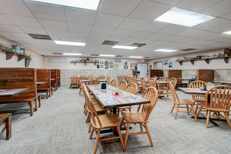 More Photos Of 868 County Line Rd NE, Resaca Convenience Store For Sale