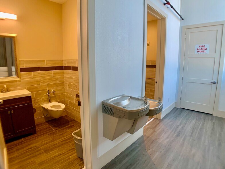 More Photos Of 612 Nogalitos St, San Antonio Flex For Sale