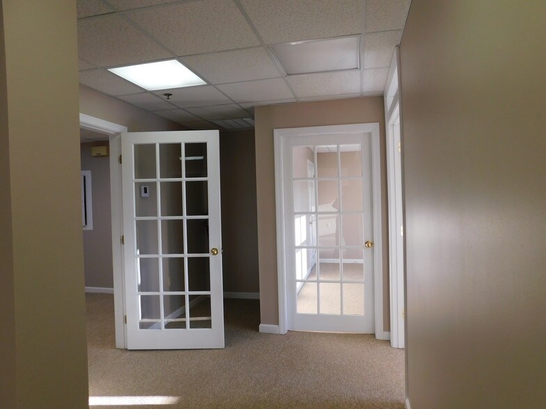 More Photos Of 50 Nashua Rd, Londonderry Office For Sale