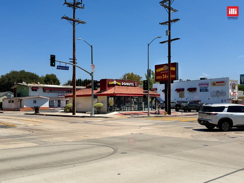 More Photos Of 11685 Magnolia Blvd, North Hollywood General Retail For Lease