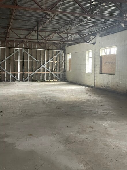 More Photos Of 1950 Bishop Madison Ln, Charlotte Office For Sale