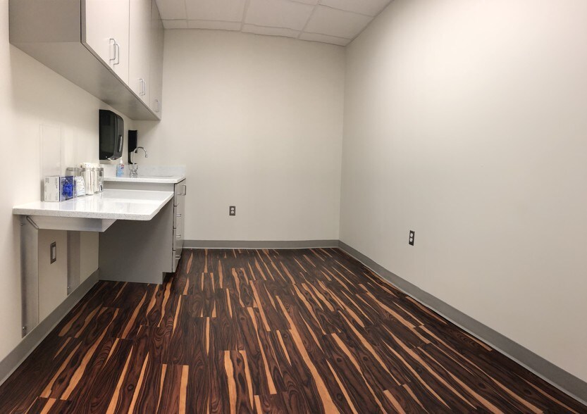 More Photos Of 121 Congressional Ln, Rockville Medical For Lease