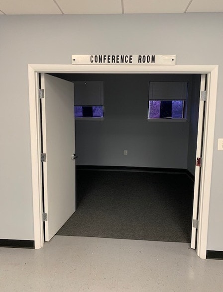 More Photos Of 203 N Franklin St, Remington Storefront Retail Office For Lease