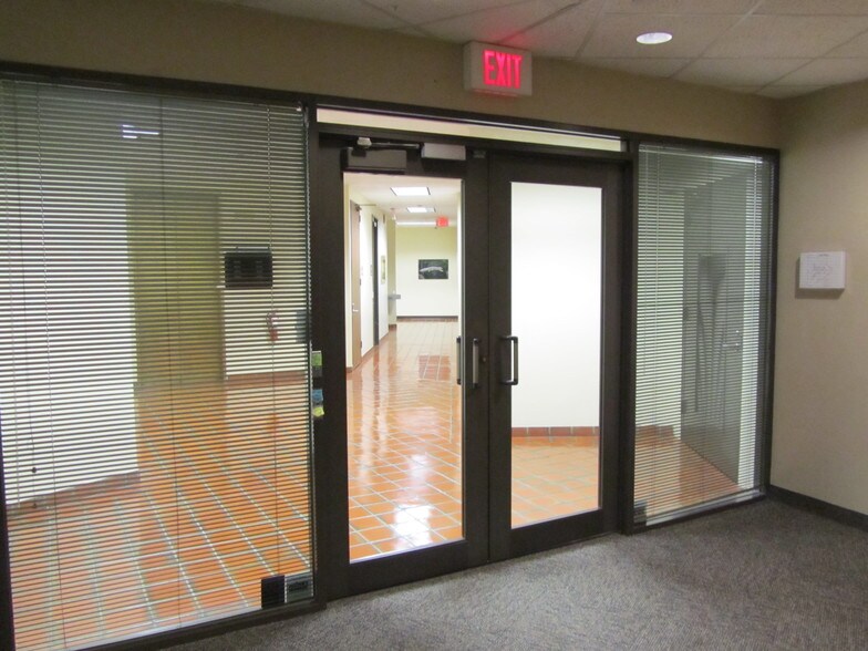 More Photos Of 539 N Carancahua St, Corpus Christi Office For Lease