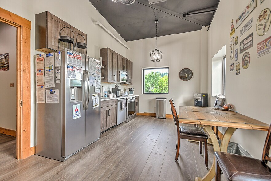 More Photos Of 915 Millennium Ct, Blountville Warehouse For Sale
