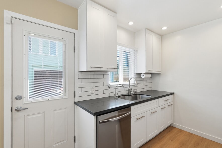 More Photos Of 5236 Bellingham Ave, Valley Village Apartments For Sale