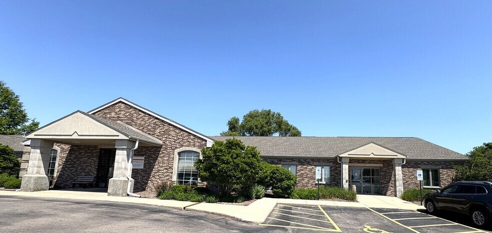 More Photos Of 1 E County Line Rd, Sandwich Medical For Lease
