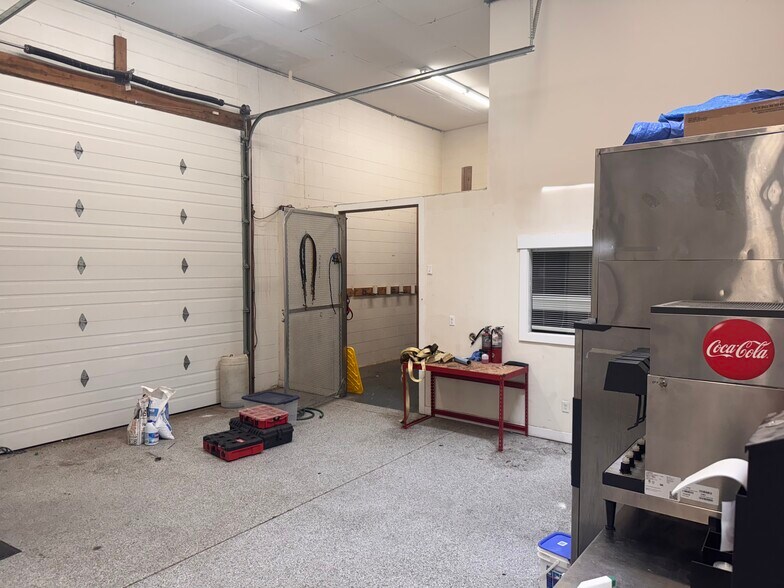 More Photos Of 518-540 S Commerce Dr, Orem Warehouse For Lease