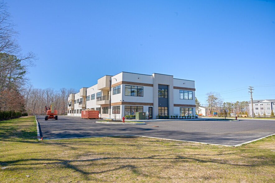 More Photos Of 18 Cox Cro Rd, Toms River Loft Creative Space For Lease