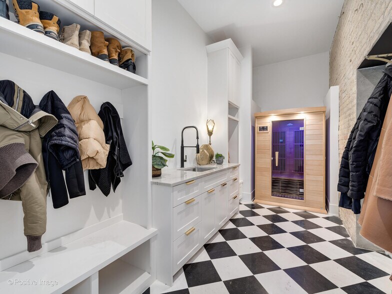 More Photos Of 2733 N Pulaski Rd, Chicago Showroom For Sale